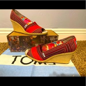 TOMS “Lina” Wedges size 10